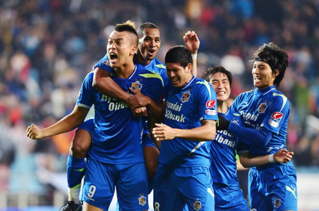 Kim Shin-wook ghi 67 bàn trong 7 năm khoác áo Ulsan HD, anh là 1 trong 10 cầu thủ ghi nhiều bàn thắng nhất K-league