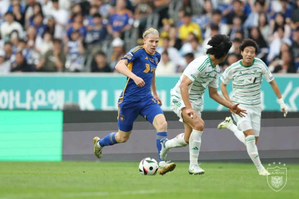 Ulsan HD tiếp tục dành được kết quả có lợi trước Jeonbuk vòng 16 K-League 2024