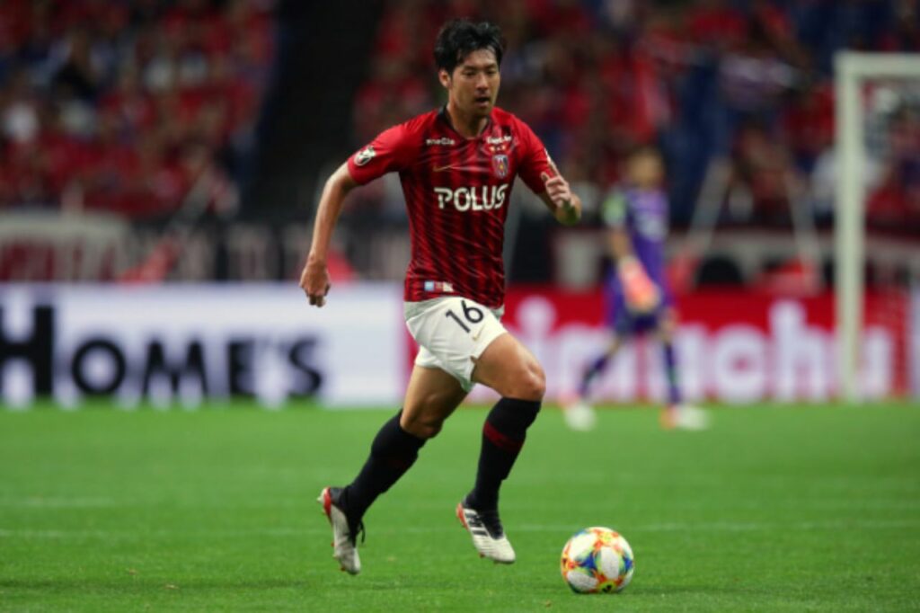 Aoki Takuya có 7 năm khoác áo Urawa Reds sau khi chuyển đến từ Omiya Ardija.