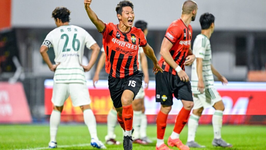 Gangwon huỷ diệt Jeonbuk ở vòng 25 K-League 2024.