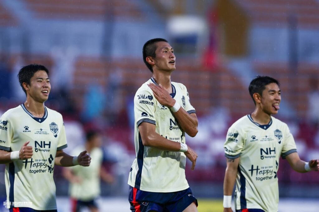 Gimcheon Sangmu quay trở lại vị trí số một trên BXH sau vòng 20 K-League 2024.