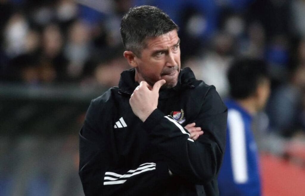 Harry Kewell đã không còn là HLV trưởng của Yokohama.