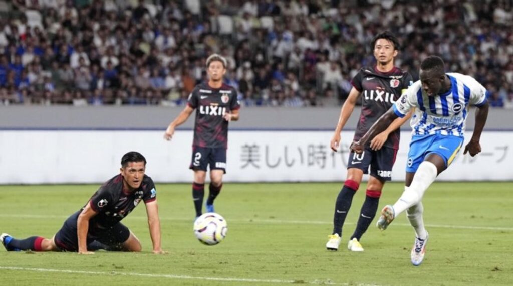 Brighton khôgn gặp nhiều khó khăn để đánh bại Kashima Antlers.