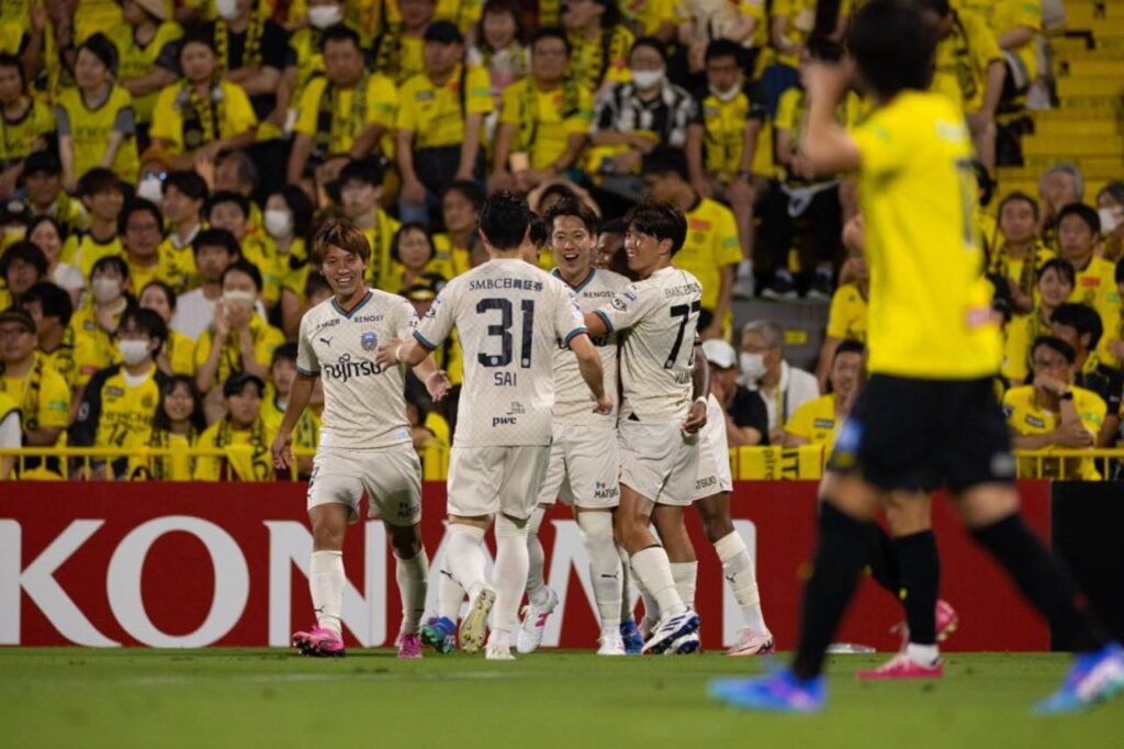 Kawasaki Frontale dành thắng lợi chung cuộc ở cuộc rượt đuổi tỉ số với Kashiwa Reysol.