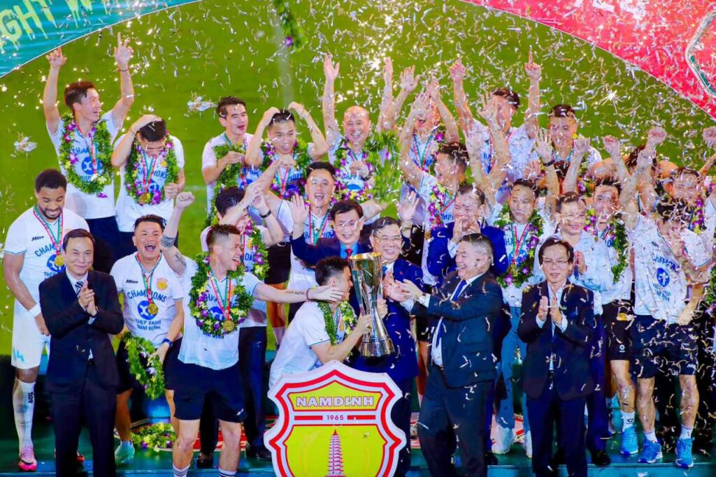 Thép Xanh Nam Định lên ngôi vô địch V-League 2023/24.