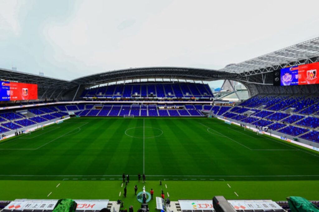Sân vận động mới của Sanfrecce là lý do khiến cho khán giả đến sân nhiều hơn.