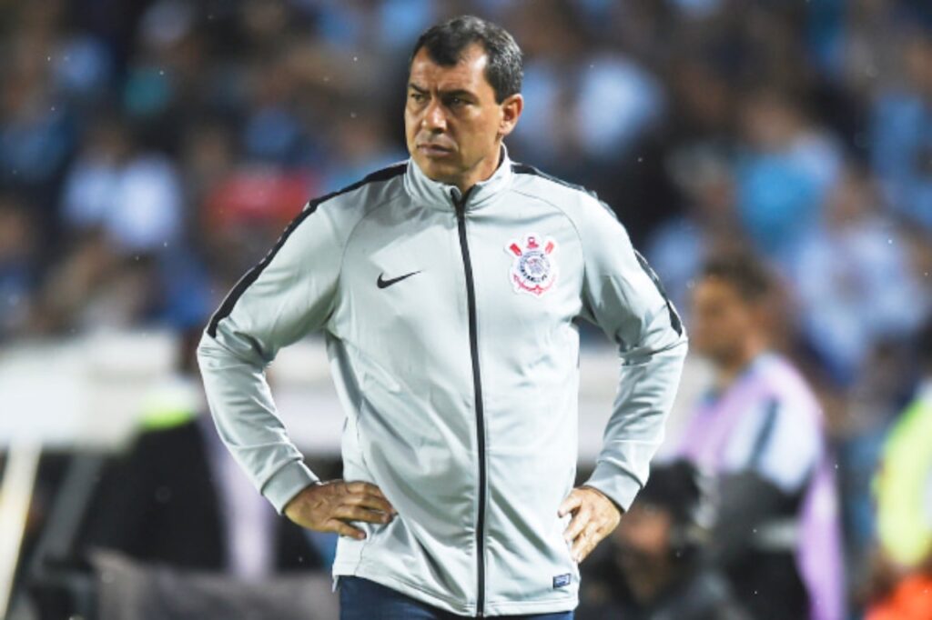 Fábio Carille gây phẫn nộ vì đơn phương chấm dứt hợp đồng với Vissel Kobe.