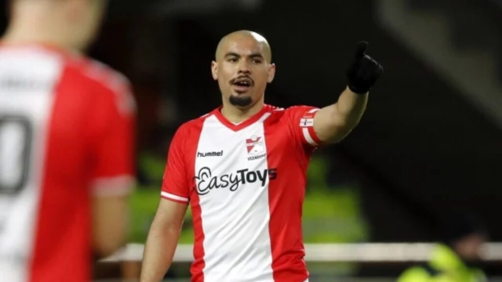 Hà Nội FC củng cố hàng phòng ngự bằng Keziah Veendorp.