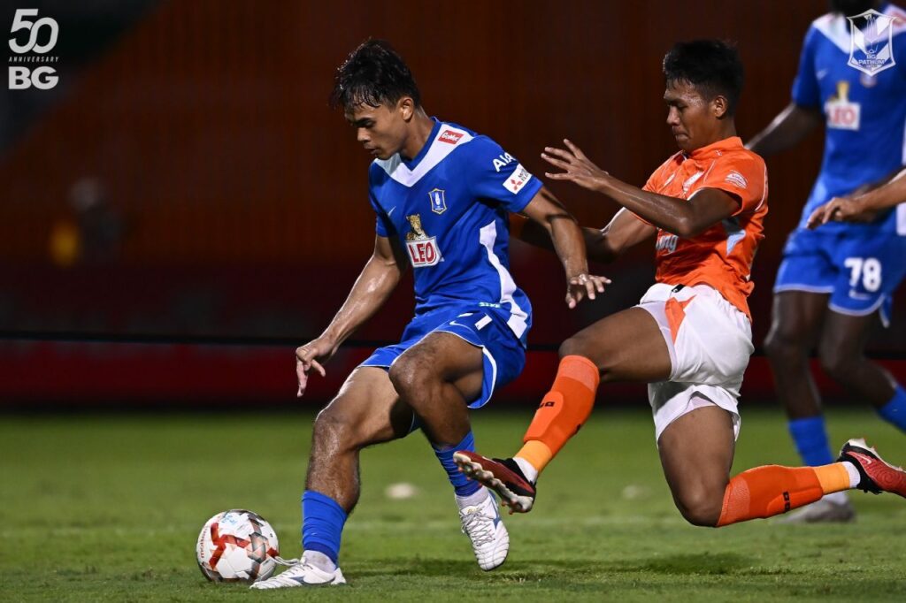 Pathum United gây thất vọng khi để thua 1-4 trước Ratchaburi FC.