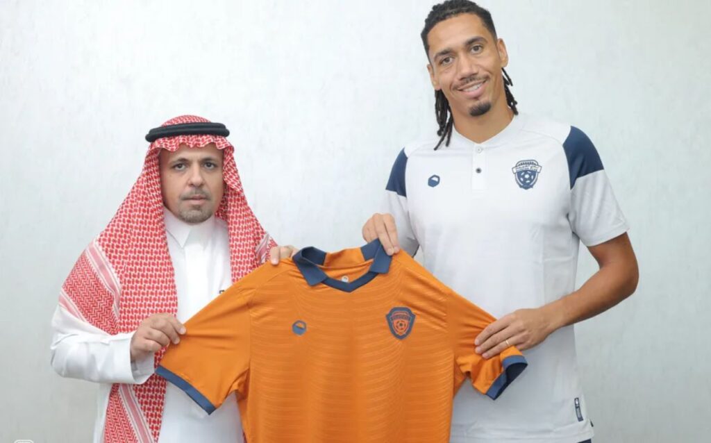 Người hâm mộ chờ đón màn ra mắt của Chris Smalling tại Al Fayha, Trước vòng 3 Saudi Pro League