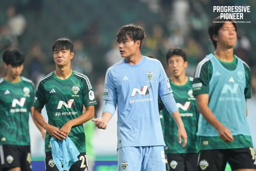 Jeonbuk đứng trước lần đầu tiên phải xuống hạng trong lịch sử đội bóng.