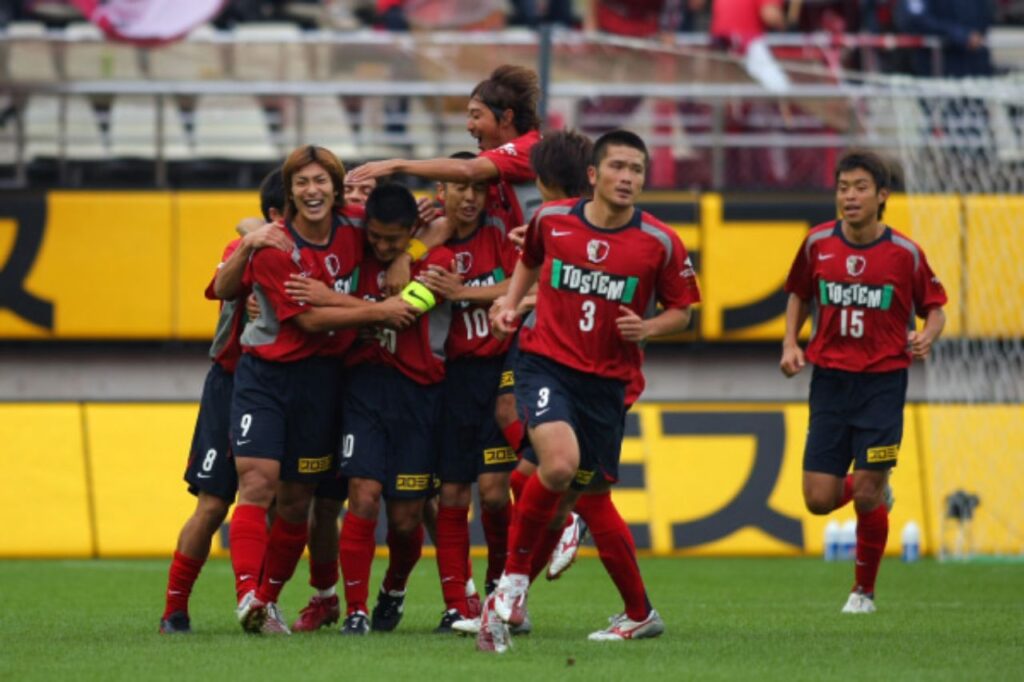 Từ vị trí thứ 4, Kashima Antlers leo một mạch lên đầu bảng ở mùa giải 2007.
