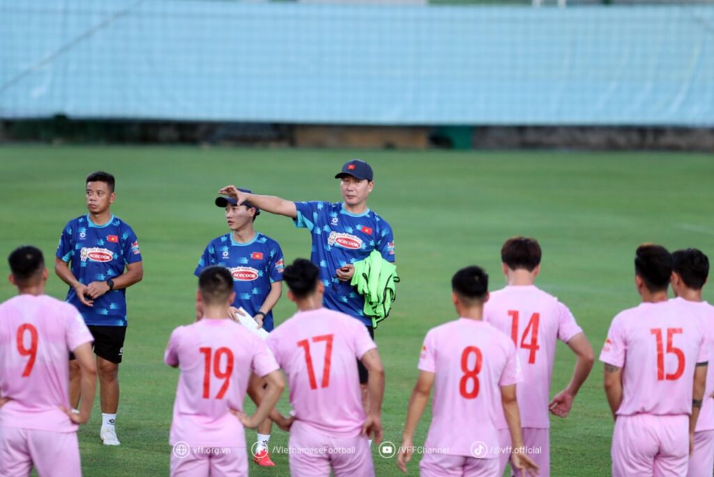 Thầy trò HLV Kim Sang-sik tích cực tập luyện trước trận đấu gặp đội tuyển Nga.