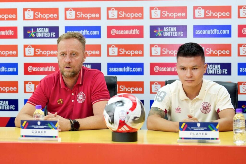 Thầy trò HLV Mano Polking tự tin khi đối đầu với Lion City Sailors tại Shopee Cup 2024/25.