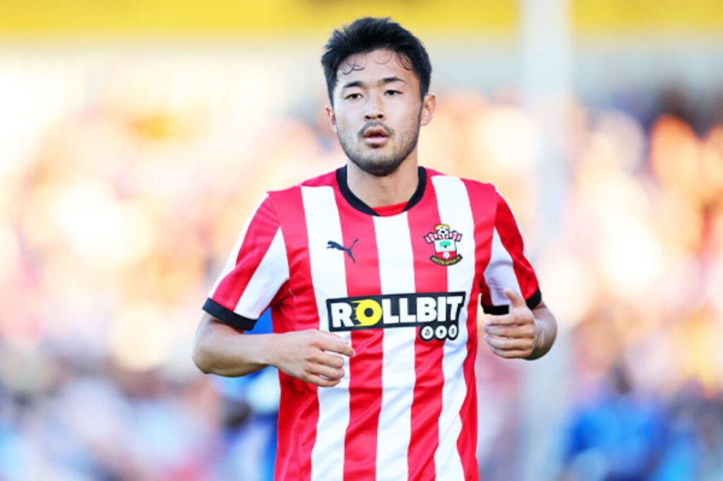 Yukinari Sugawara là hậu vệ có đẳng cấp, nhưng vẫn chưa được trao cơ hội ở đội tuyển Nhật Bản.