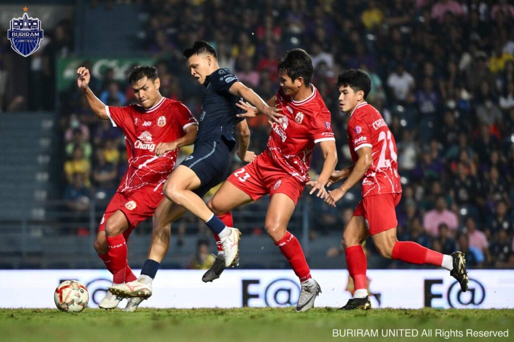 Buriram United hòa 1-1 với Lamphun Warriors dù được chơi trên sân nhà.