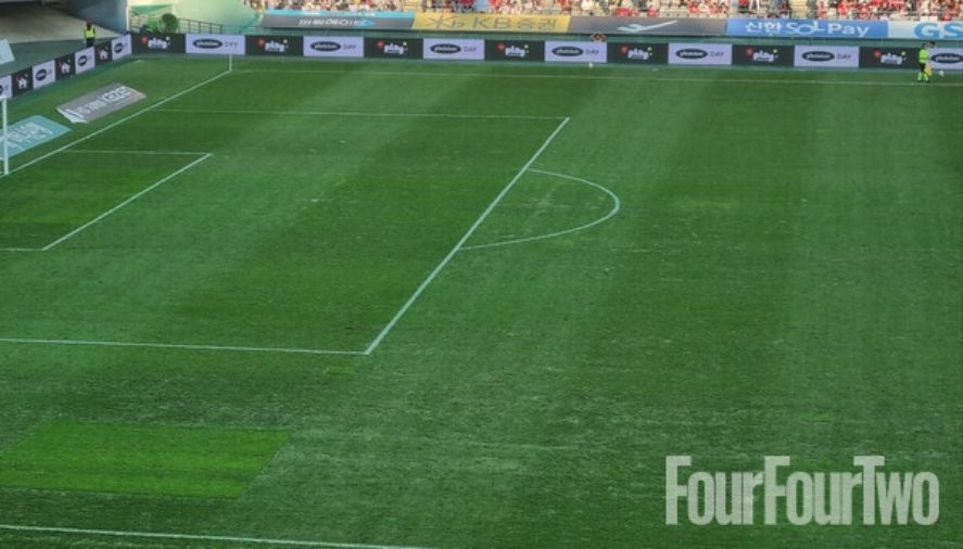 Tình trạng mặt sân của FC Seoul ở trận đấu vừa qua.