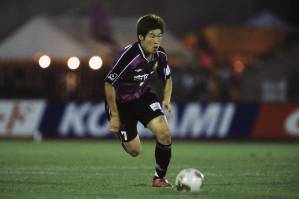 Park Ji-sung khởi đầu sự nghiệp lẫy lừng của mình tại J-League.