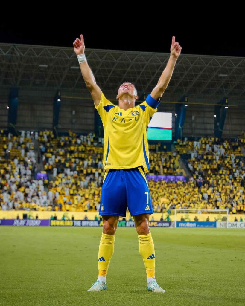 Ronaldo lập công giúp Al Nassr giành chiến thắng 2-1 trước Al Rayyan.