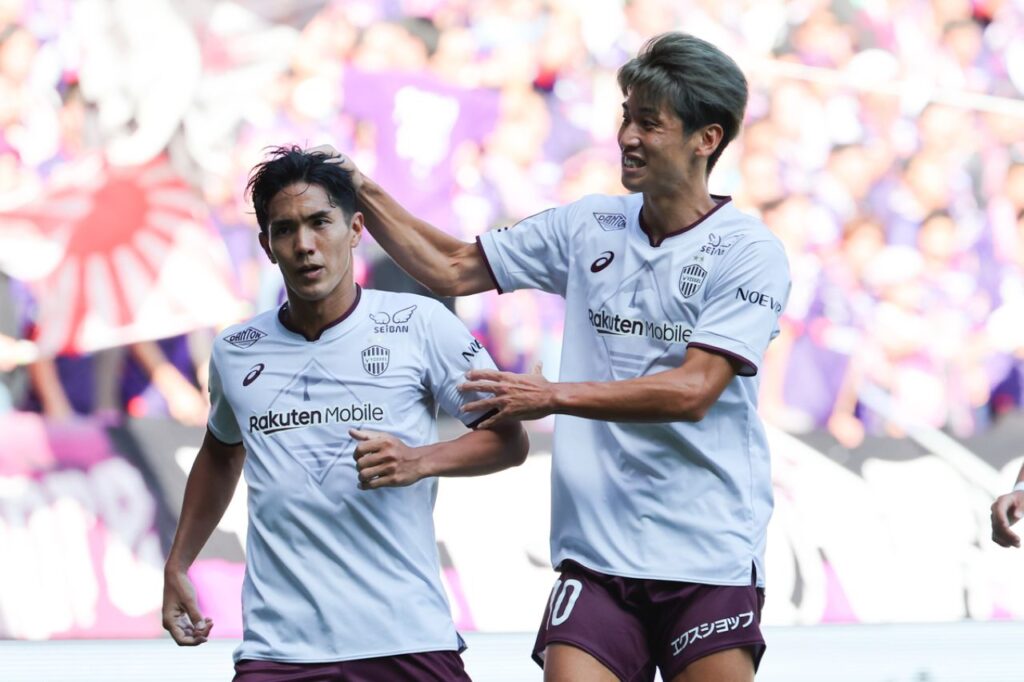 Vissel Kobe tiếp tục có được thắng lợi quan trọng để đua vô địch.