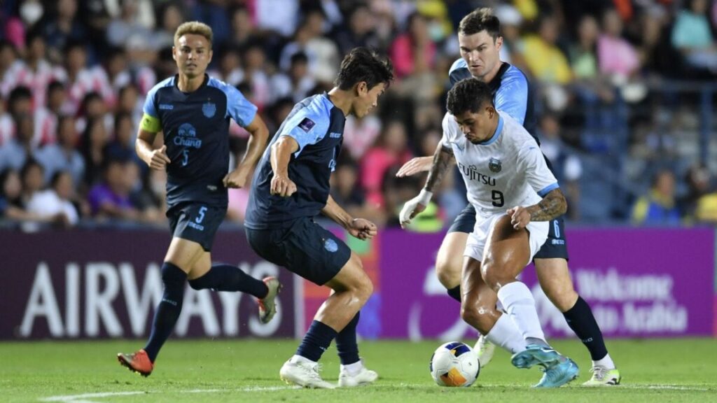 Kawasaki có chiến thắng ba sao trước đội bóng Thái Lan, Buriram United.