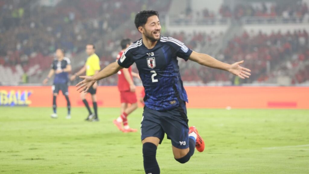 Đánh bại Indonesia 4-0, đội tuyển Nhật Bản tiếp tục dẫn đầu BXH.