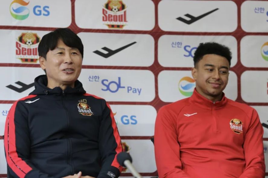 Lingard và HLV Kim Gi-dong trong buổi phỏng vấn gần đây.