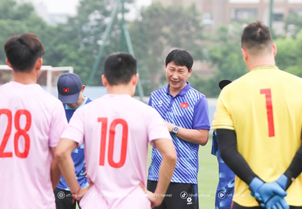 Thầy trò HLV Kim Sang-sik sẽ gặp rất nhiều thách thức trong chuyến tập huấn tại Hàn Quốc.