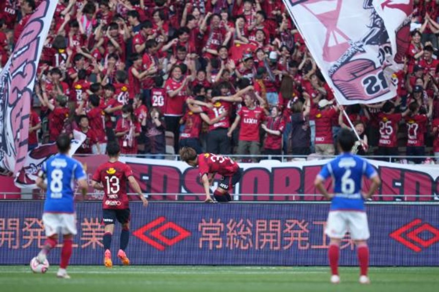 Trước sự chứng kiến của hơn 50 nghìn khán giả, Kashima Antlers thành công lội ngược dòng trước Yokohama F. Marinos.