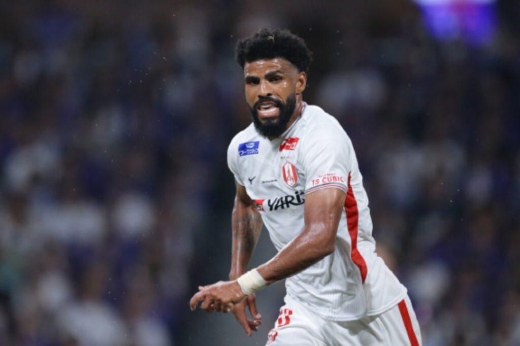 Nagoya Grampus quyết định chấm dứt hợp đồng với Patric vì lý do tuổi tác.