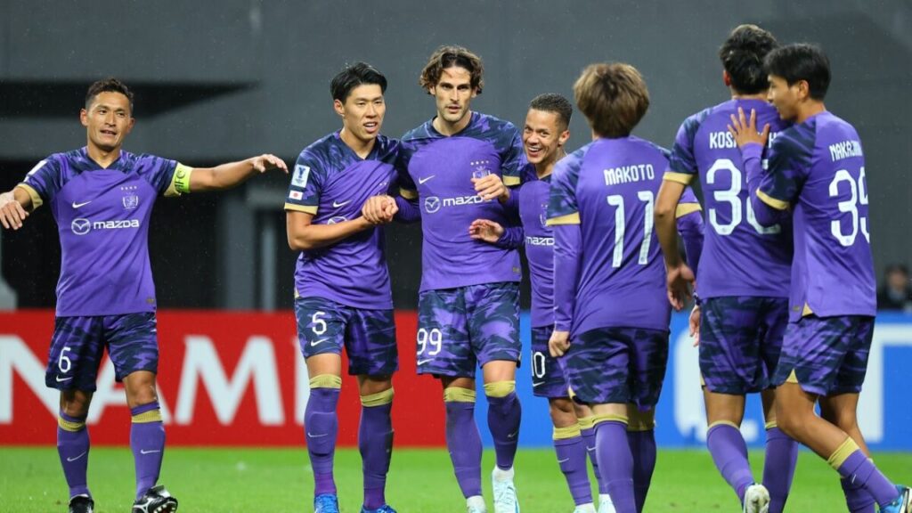 Sanfrecce Hiroshima lội ngược dòng hủy diệt Eastern SC với tỷ số 4-1 .