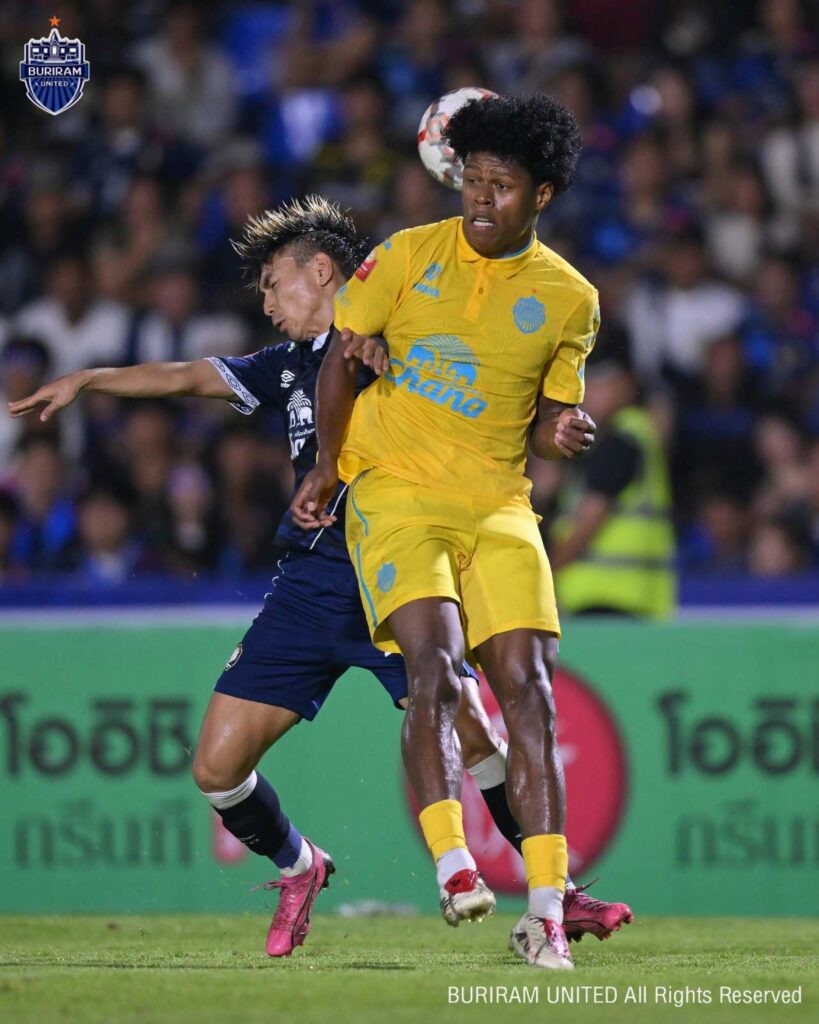 Buriram United giành chiến thắng ấn tượng 3-1 trước Nakhonpathom United.