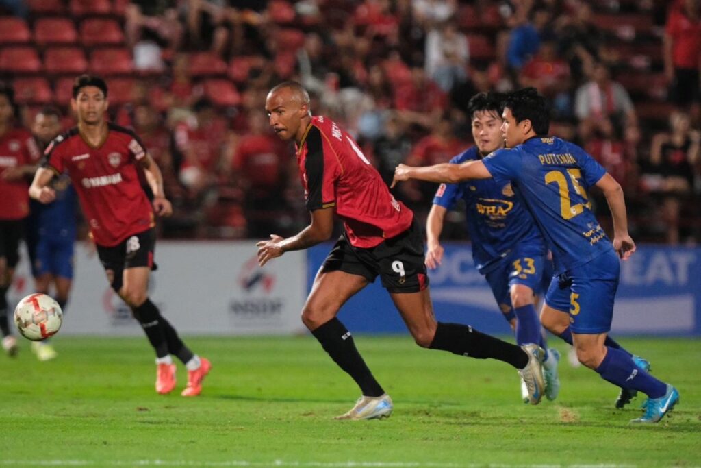 Muangthong United lọt top 4 sau khi đánh bại Rayong FC với tỷ số đậm 4-0, Vòng 17 Thai League
