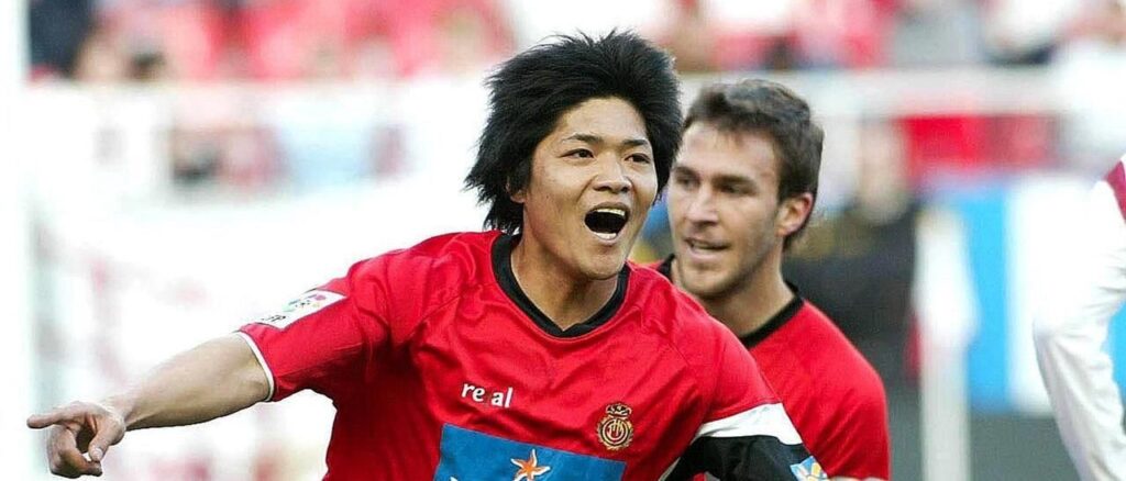 Huyền thoại Nhật Bản Yoshito Okubo có nhiều đóng góp giúp Real Mallorca trụ hạng thành công.