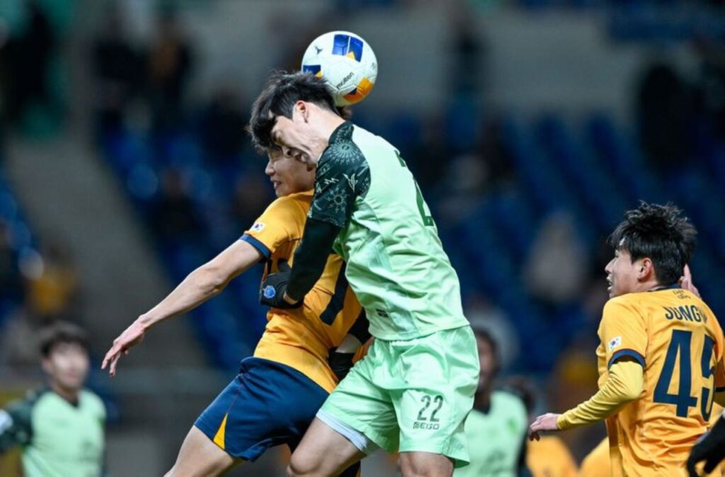 Gwangju và Buriram khép lại vòng bảng với trận hòa 2-2.