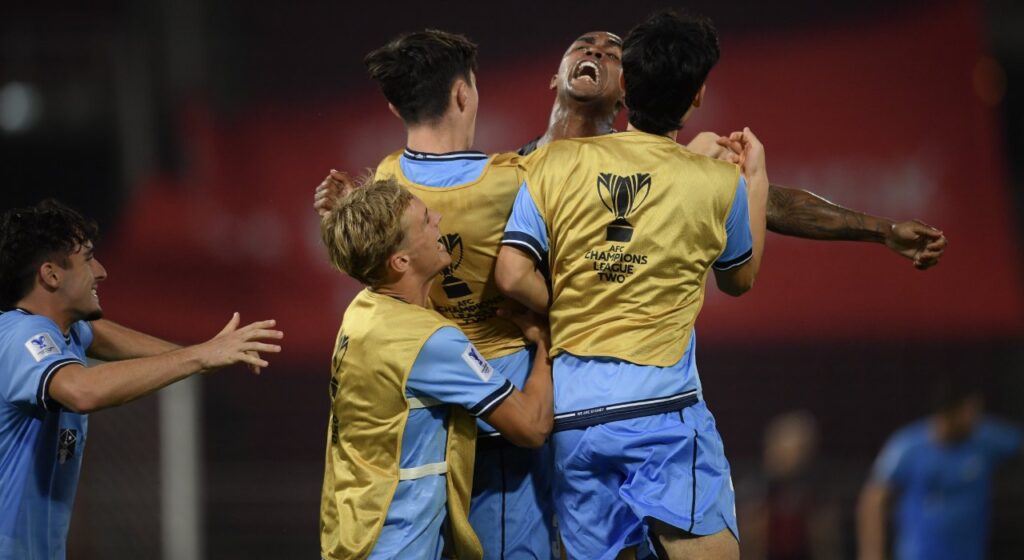 Douglas Costa ghi bàn thắng quyết định giúp Sydney FC lọt vào vòng tứ kết.