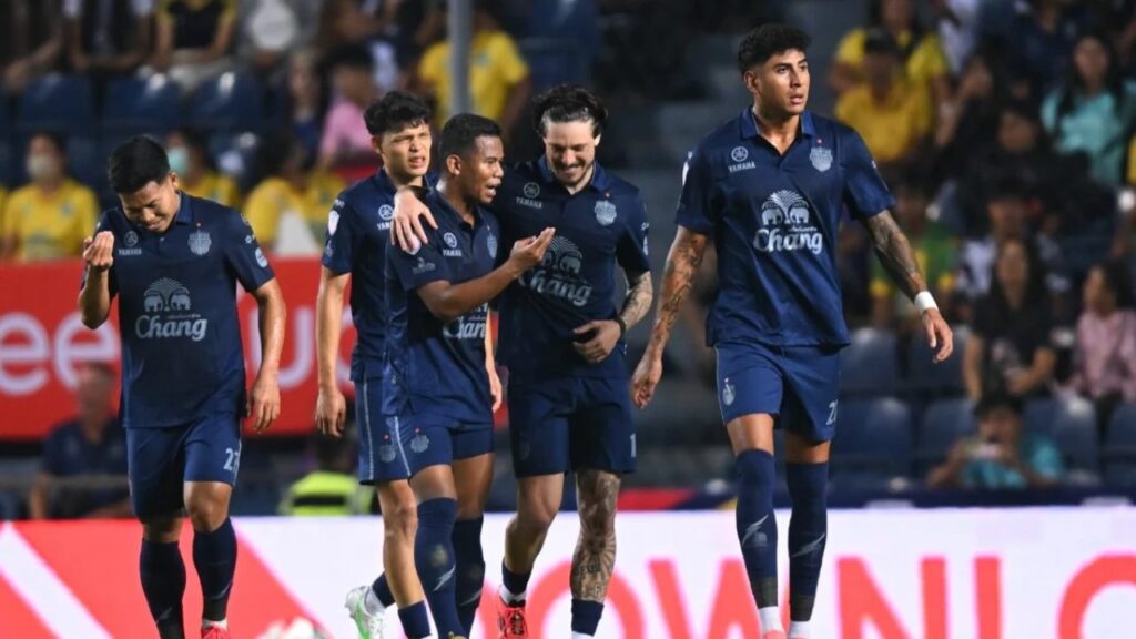 Buriram đánh bại Kuala Lumpur City FC ở Vòng Bảng Shopee Cup 2024/25, giành vé vào vòng bán kết .
