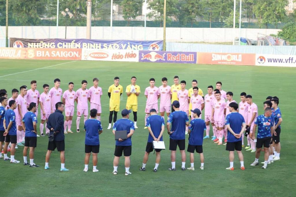 HLV Kim Sang-sik phải đối mặt với bài toán khó về lực lượng cho đợt FIFA Days 03/2025.