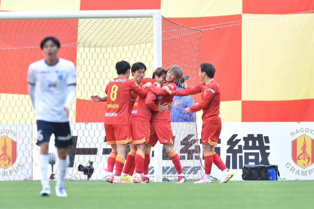 Nagoya Grampus có được chiến thắng đầu tiên sau 7 vòng đấu.