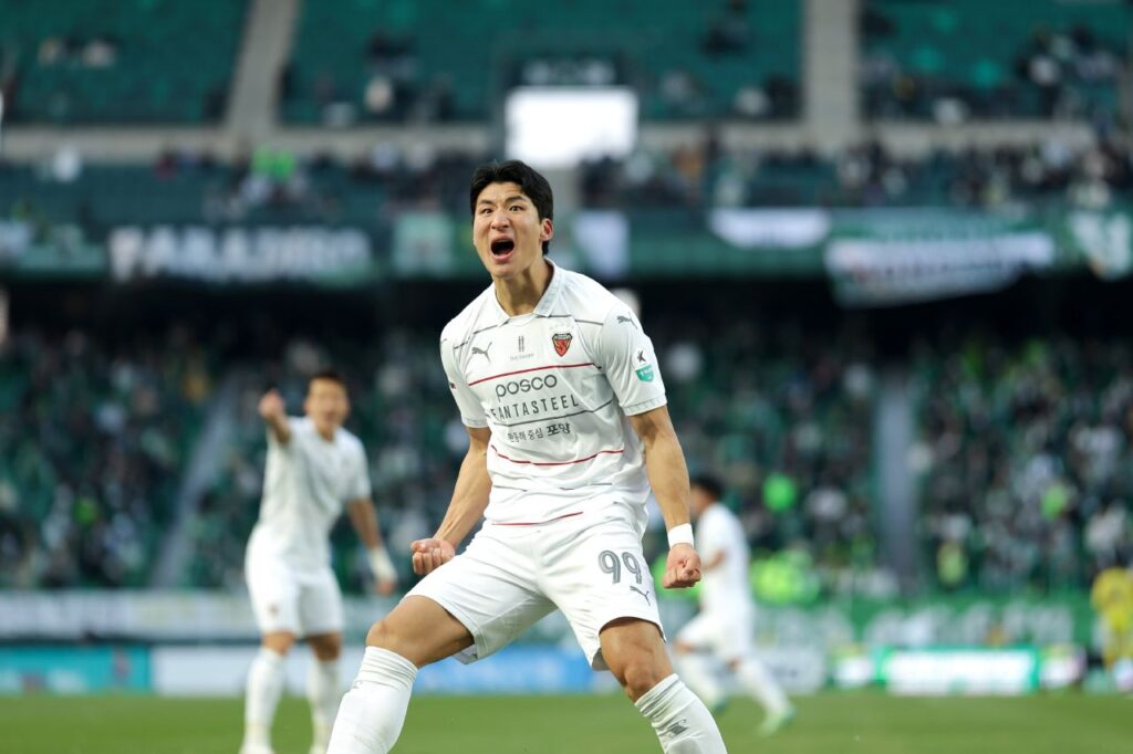 Chơi hơn người trong hiệp 2, Pohang Steelers giành lại được 1 điểm từ tay Jeonbuk