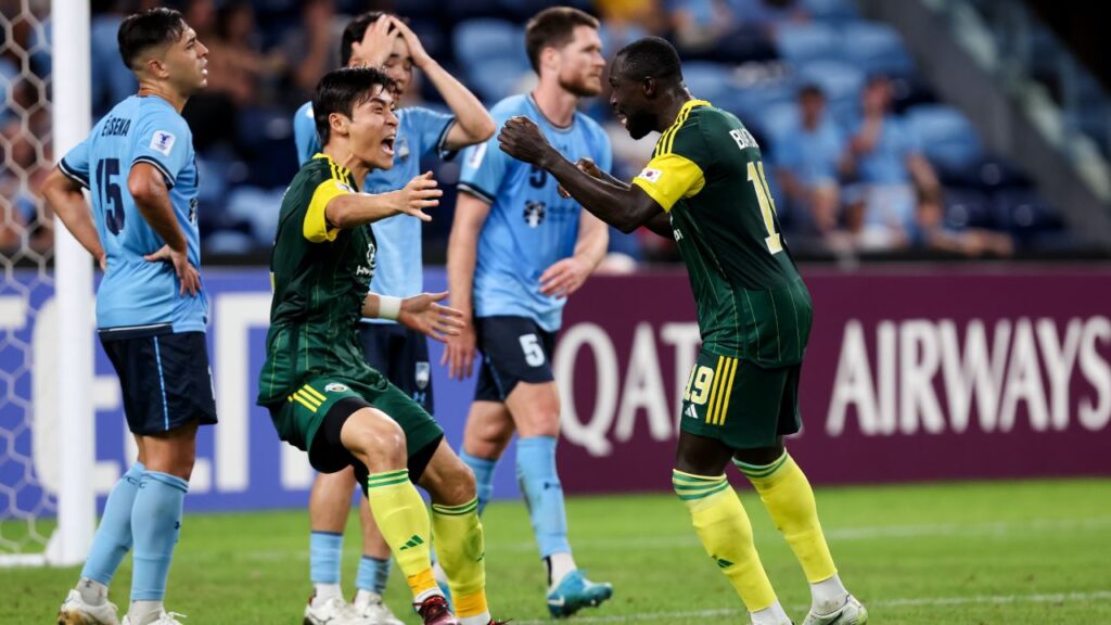 Sydney FC lội ngược dòng ấn tượng, đánh bại Jeonbuk Hyundai Motors với tỷ số 3-2.