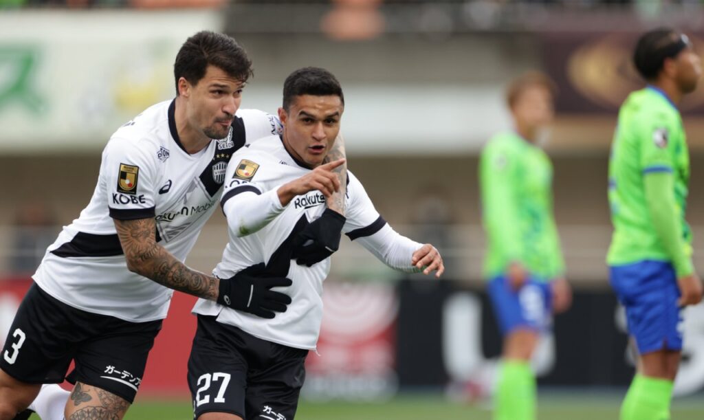Vissel Kobe có được chiến thắng 2-1 trước Shonan Bellmare, có được chiến thắng đầu tiên của mùa giải.