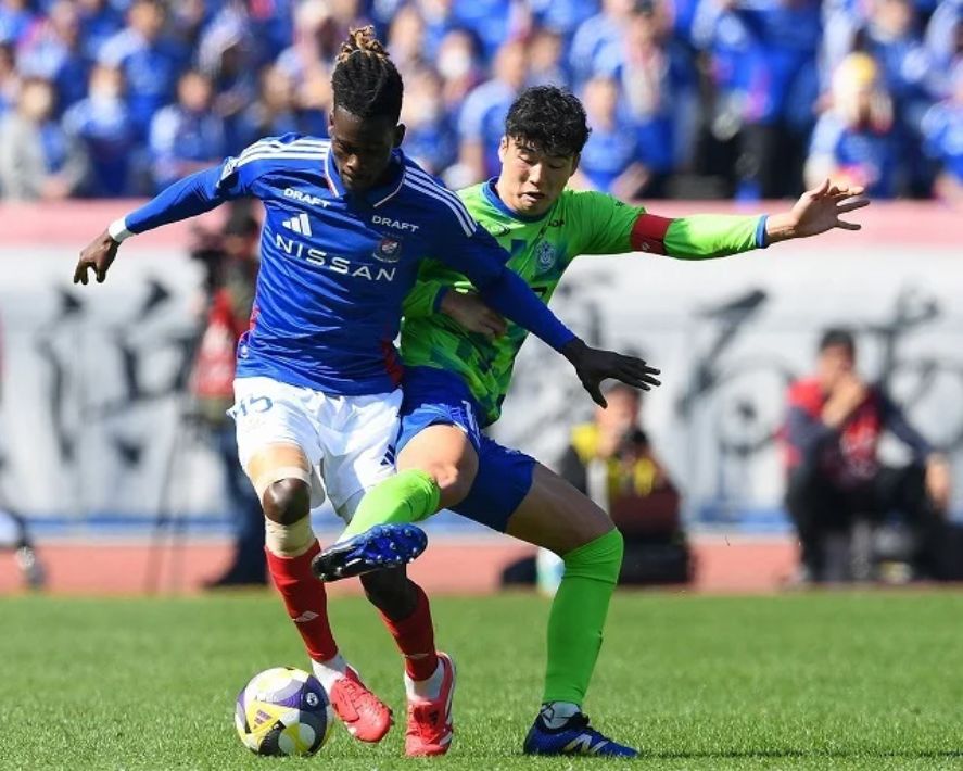 Yokohama F.Marinos chia điểm với Shonan Bellmare ngay trên sân nhà.