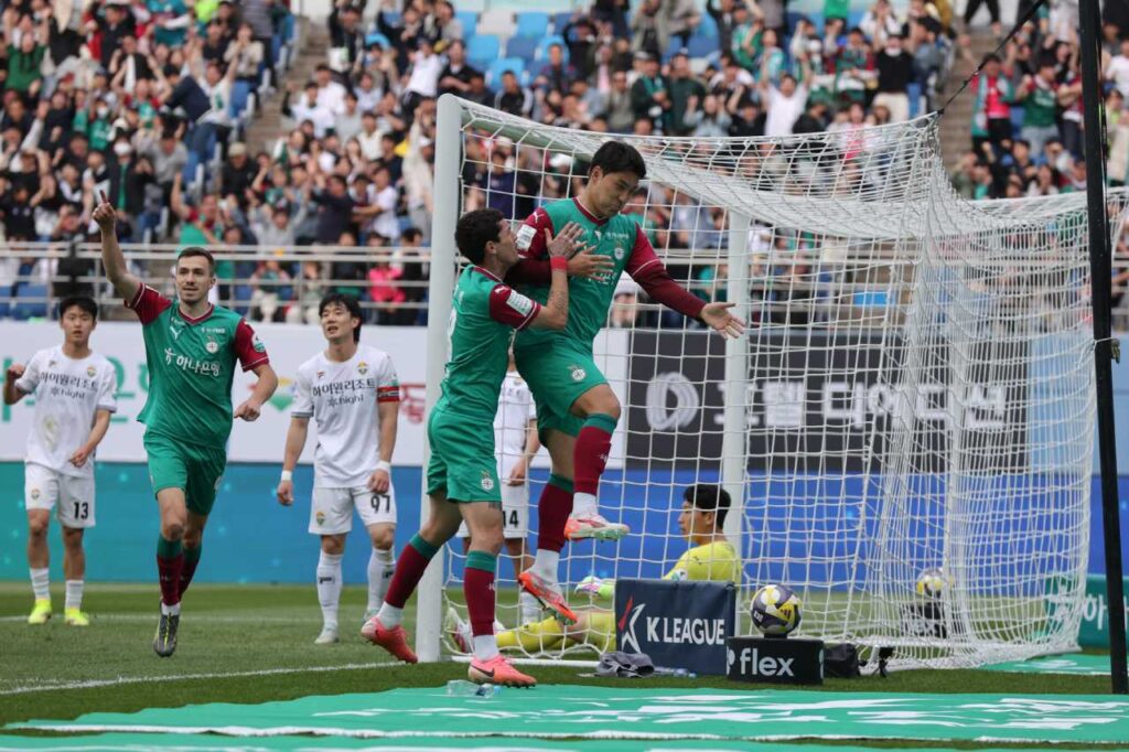 Joo Min-kyu tiếp đà thăng hoa với bàn thắng duy nhất mang về 3 điểm cho Daejeon.