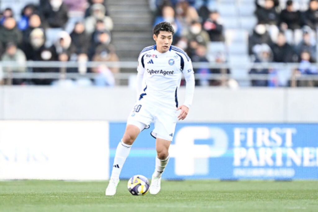 Daihachi Okamura là trung vệ thép của Machida Zelvia.