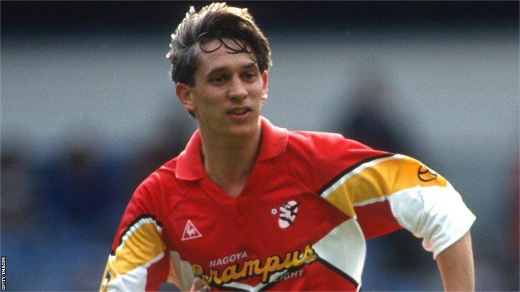 La huyền thoại của bóng đá Anh, song Gary Lineker chỉ để lại nỗi thất vọng trên đất Nhật Bản, nằm trong Đội hình tệ nhất J-League