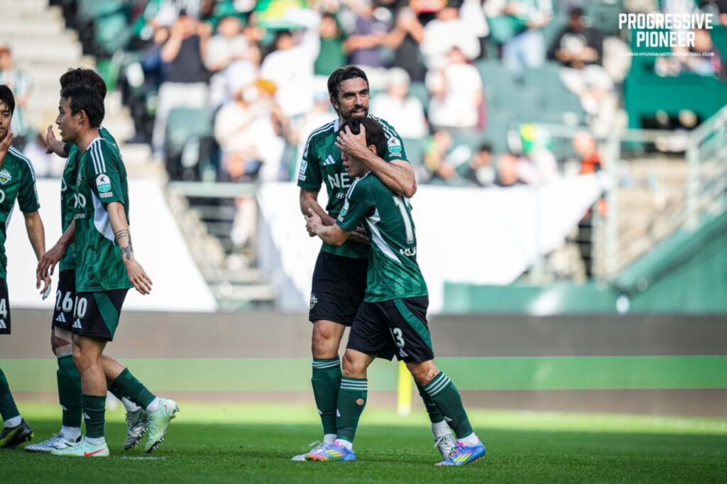 Đánh bại Daegu, Jeonbuk leo lên vị trí thứ 3 trên BXH.