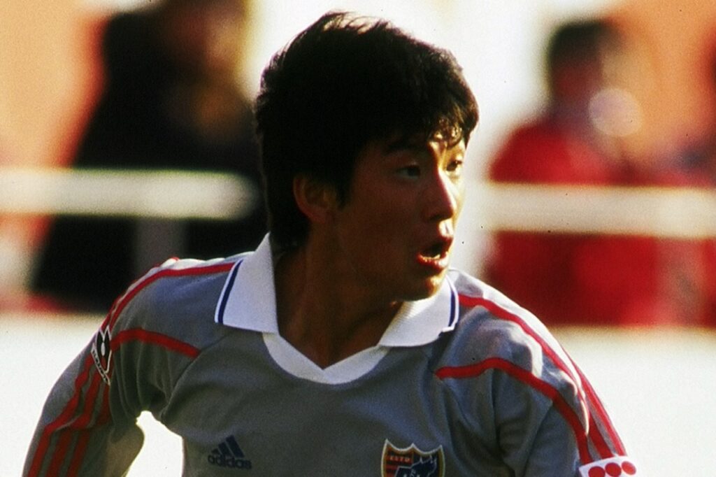 Oh Jang-eun là cầu thủ Hàn Quốc trẻ nhất từng thi đấu tại J-League.