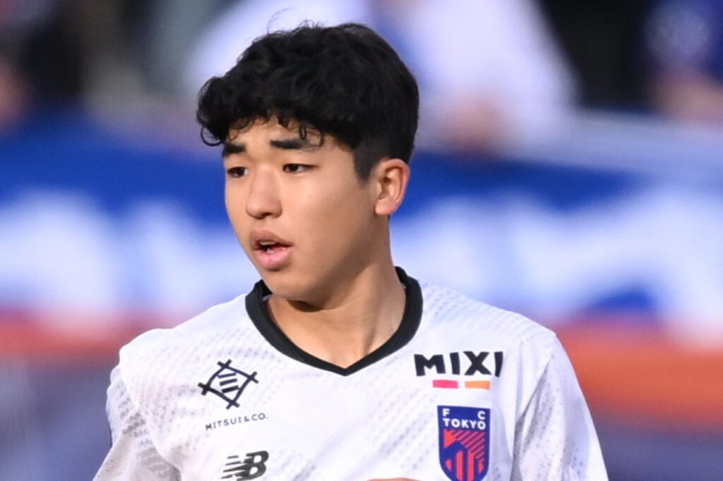 Shin Kitahara là cầu thủ trẻ nhất từng ra sân tại J-League.
