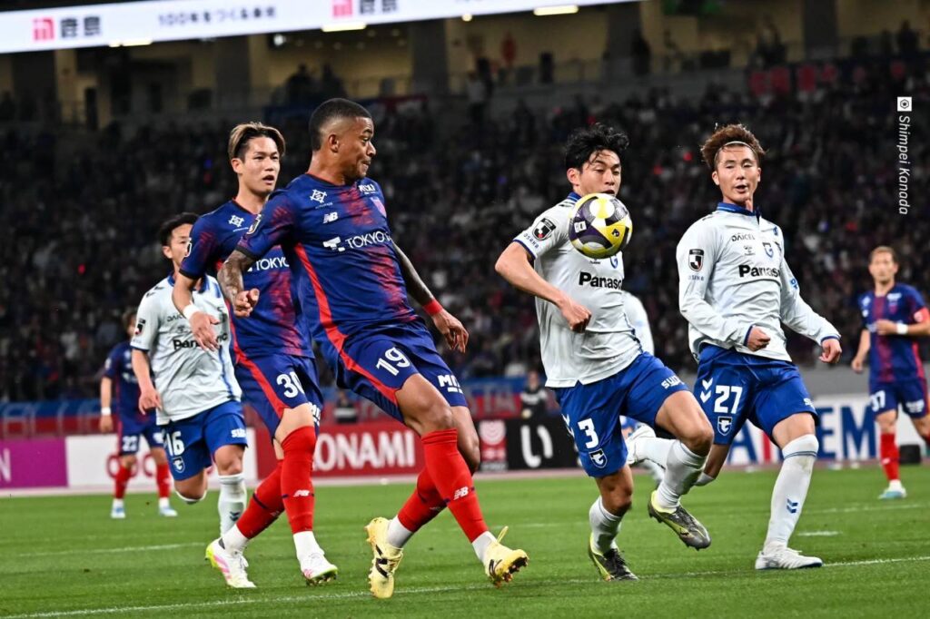 Chiến thắng 3 sao trước Gamba Osaka giúp Tokyo chấm dứt chuỗi 9 trận toàn hòa và thua.